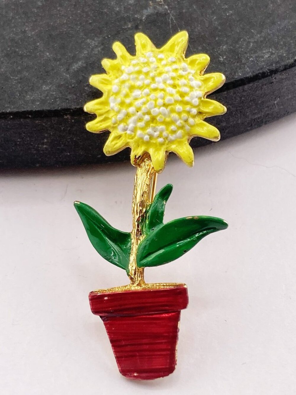 VINTAGE Yellow green enamel paint and gold tone metal sunflower brooch 1990s pin
